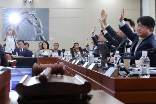 민주, 방송3법 개정안 처리 '입법 폭주'…국회 과방위 전체회의서 통과