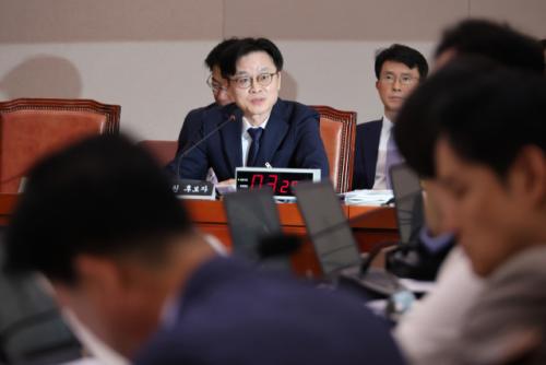 국힘 '청문보고서 채택 전면보류', 민주 "국정발목잡기" 공방 가열