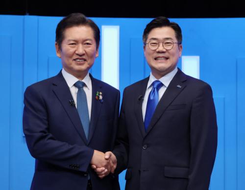 박찬대 "폭우로 비상상황, 경선 그대로 진행은 집권여당 책임 있는 모습 아냐" 정청래 "온라인 대회 후 수해복구 어떨까"