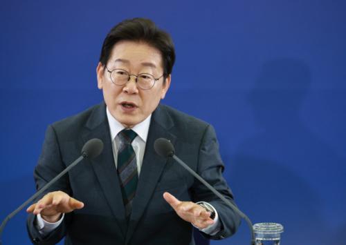 "내각 빨리 구성하게 살펴달라"…李대통령, 與상임위원장단 만찬