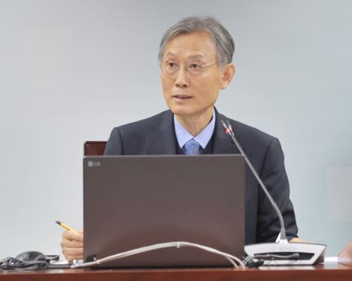 [단독] '부정선거·천안함 괴담·광우병' 동조(?)…野, "고광헌 방미심위 위원장 부적절"