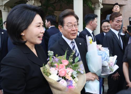 장남 결혼식서 울컥한 李대통령…소년공 시절 친구들도 참석