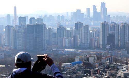 이재명 대통령 "부동산 정상화, 계곡 정비보다 쉬워"... 여야, 주말 내내 '난타전'