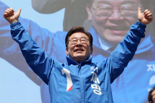 '대선 출정식' 이재명 "내란 끝내고 대한민국 정상으로 돌려놓겠다"