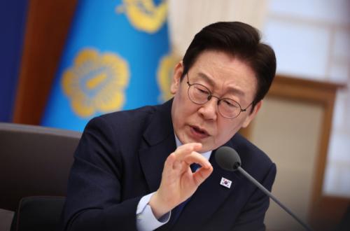 李대통령, 또 한밤 폭풍 트윗 "아직도 '버티면 되겠지'하는 분들께"