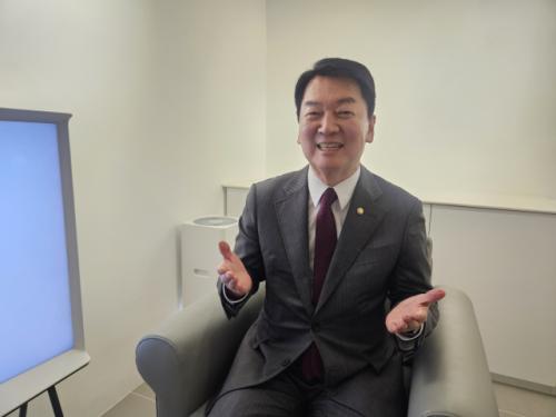 [인터뷰] 안철수 "혁신위원장 제안 아직 못 받았으나 받으면 고민"