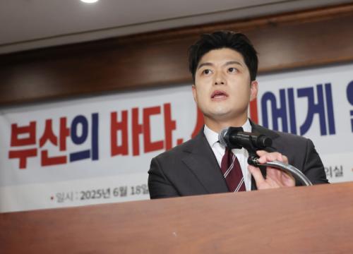 與 "김민석 前부인 부른다고? 가족파괴"…김용태 "李 지명철회해라"