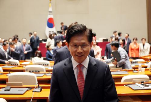 무너져 내리던 보수 정당 당내 민주주의, 당원이 지켰다