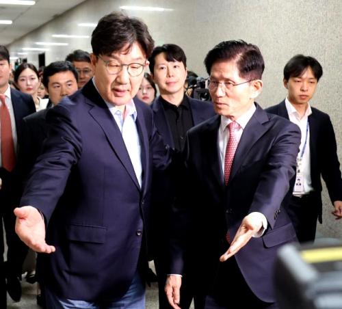 난맥상 적나라하게 드러낸 국힘, 전면 쇄신 불가피