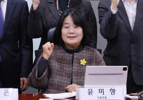 野 "윤미향 사면은 친일 명단서 이완용 빼주자는 것"