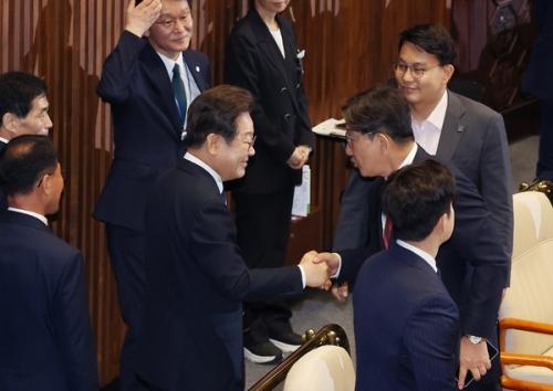 李 대통령 첫 시정연설…민주당은 연호, 국힘은 침묵