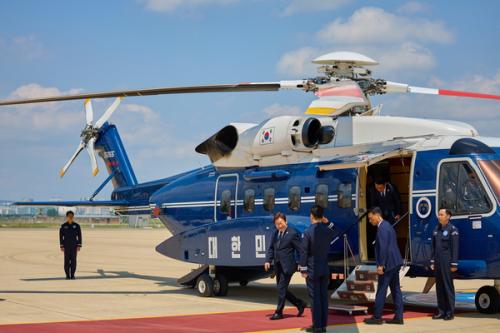 李 대통령, 광주 군 공항 이전 TF 지시…지방선거 포석 해석도
