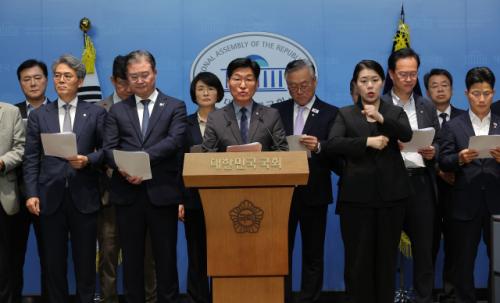 "모욕적"…與초선들 , 美에 '구금사태 사과' 공식 요구