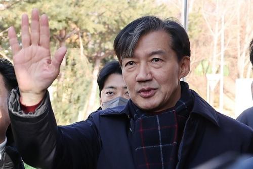 조국, 사면론에 설레나…조기사면 어렵단 분석도