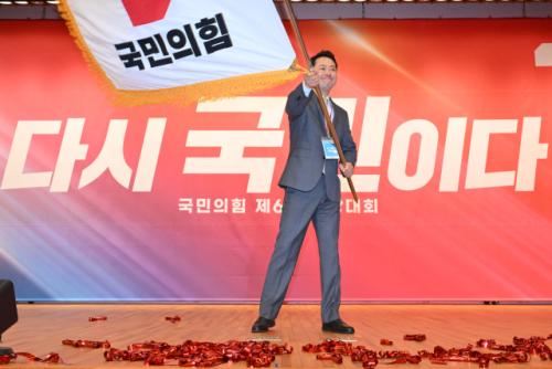 장동혁 "尹면회 약속 지킬 것"…"당 분열 몰고 가는분들엔 결단 필요"