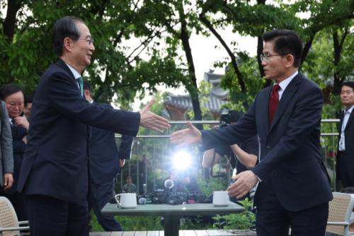 김문수, 한덕수에 즉석 선대위원장 제의…"실무적으로 협의" [영상]
