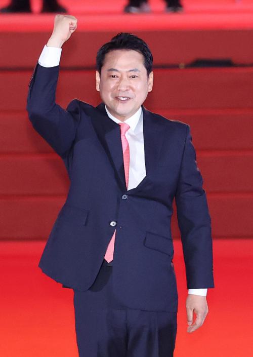 국민의힘 새 대표에 장동혁…"이재명 정권 끌어내리겠다"