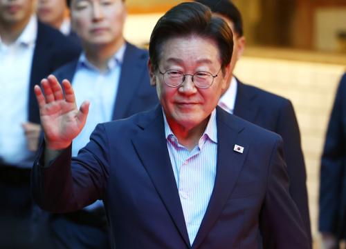 李 대통령 "'민생회복 소비쿠폰', 경제 선순환 구조 만들길 기대…외식 동참해 주시길"