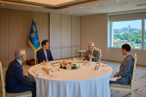 [속보] "李 '이진숙, 문제있는 것 같아 딱하다' 언급"…정규재 전언