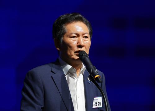 [속보] "'찐 하남자' 정청래, 당대표실로 와라"…'내란 잘됐나' 페북글에 국힘 조롱