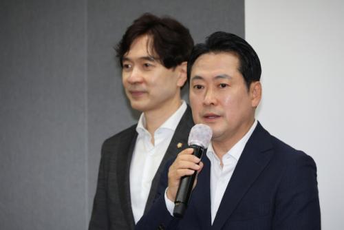 장동혁 "李 대통령 회동, 제안 오면 검토할 것"…사실상 일대일 요구