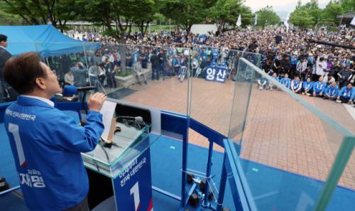 '흔들리는 법원, 무너지는 검찰' 민주당 전방위 압박에 '스스로 지켜야' 목소리도